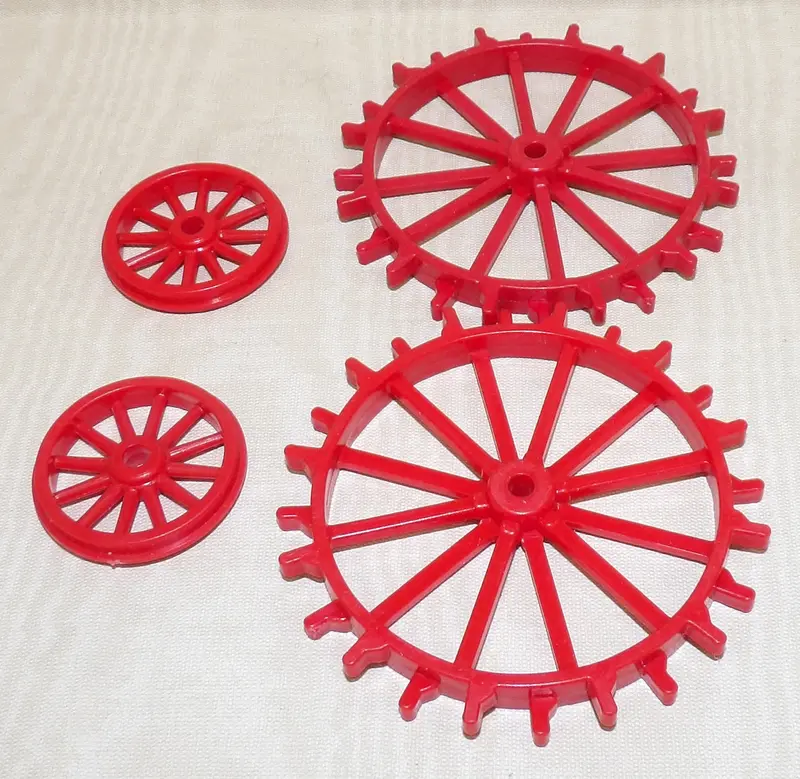 #06-036RD 1/16 Red Metallic-Look Plastic Wheel Set