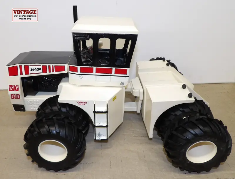 1/16 Big Bud 360/30 4WD Tractor Model with Dual Rear Wheels