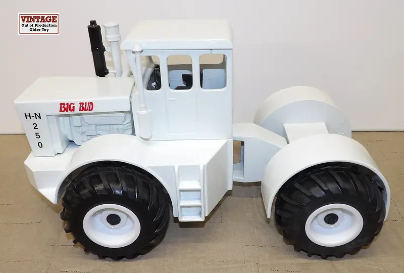 1/16 Big Bud H-N 250 4WD Tractor – Single-Wheel Configuration, No Box
