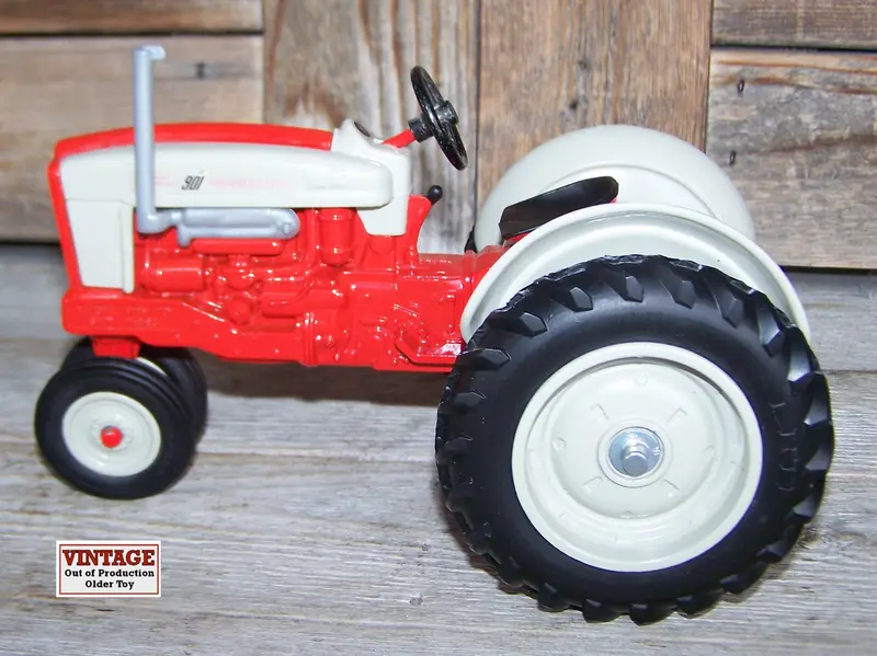 1/16 Ford 901 Powermaster Tractor #424PAC – 1986 National Farm Toy Show Exclusive (No Box, As-Is)