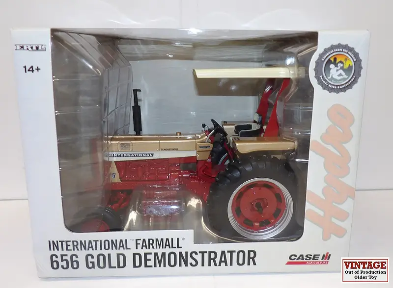 1/16 International 656 Gold Demonstrator Tractor with ROPS & Canopy – 2011 National Farm Toy Museum 25th Anniversary Edition (#16201A)