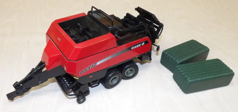 1/32 Scale SY14314 Case-IH LBX432 Large Square Baler – Damaged Tie Rod, As-Is Unit