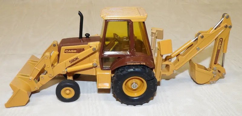 1/32 Scale SY410 Case 580K Backhoe Loader – Damaged Cylinders & Tires, Sold As-Is