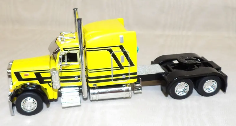 1/64 #602104 Harrison Trucking Peterbilt 379 Cab with 63″ Mid-Roof Sleeper (No Box)