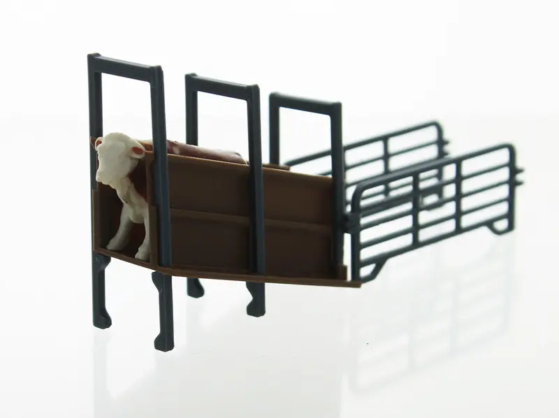 1/64 Livestock Loading Chute – Brown Farm Equipment Accessory