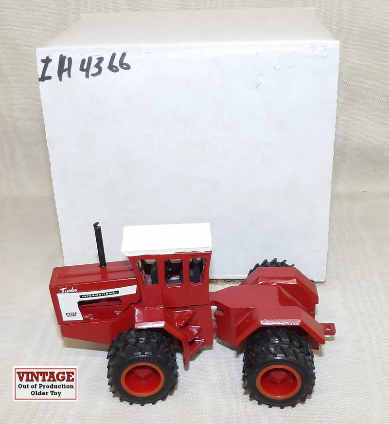 1/64 Scale International 4366 4WD Tractor with Duals – Custom-Built, Unboxed
