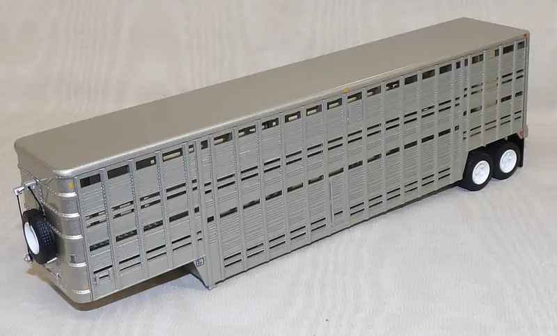 1/64 Vintage Wilson 45-Foot Livestock Trailer – White Rims, No Packaging