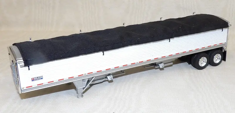1/64 White 43′ Wilson Pacesetter Grain Trailer – Tandem-Axle Design (#622382)