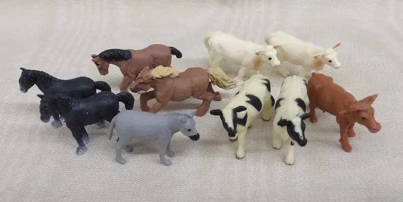 1/87 Farm Animal Assortment: 10-Piece Miniature Collection