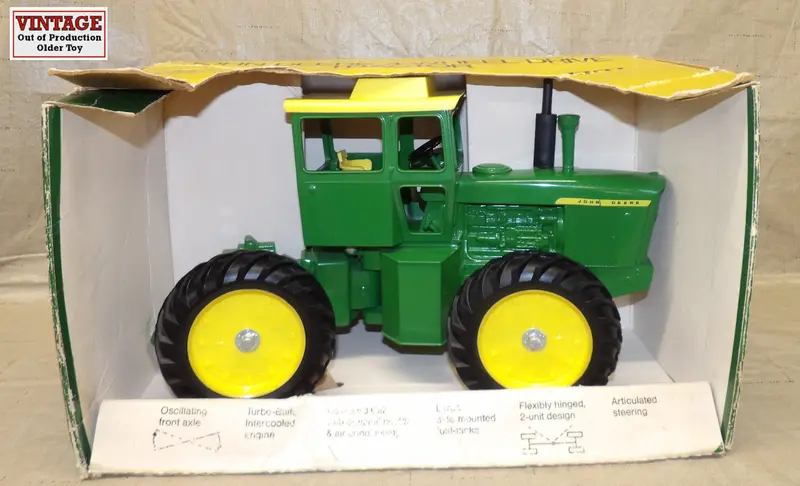 1:16 John Deere 7520 4WD Tractor with Single Rear Wheels