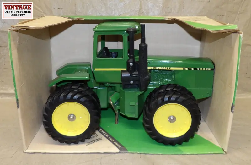 1:16 John Deere 8650 4WD Tractor with Duals – Premium Collector Release