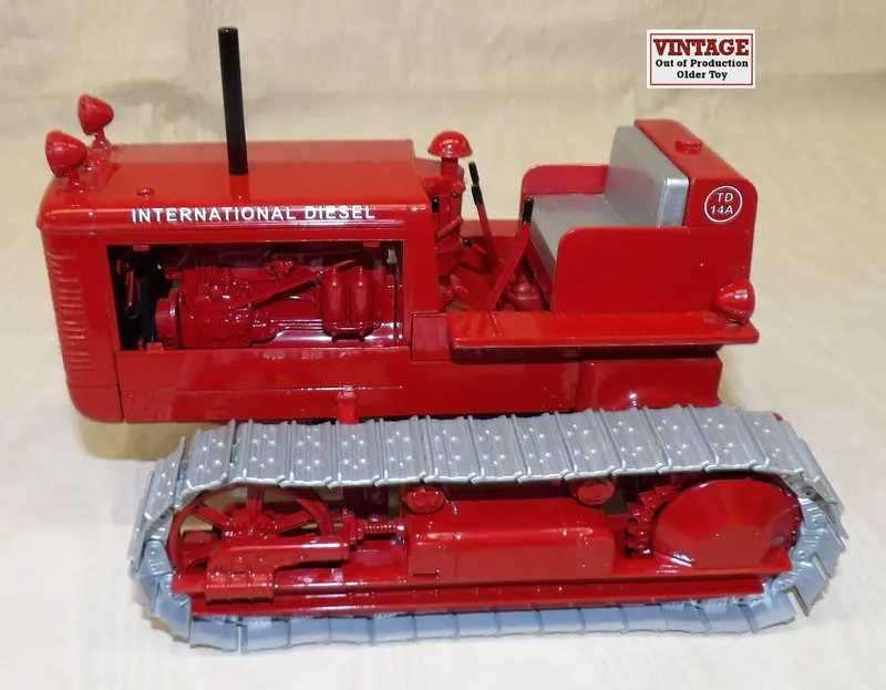 1:16 Scale International TD-14A Diesel Crawler – 2002 Toy Show Edition #CUST740