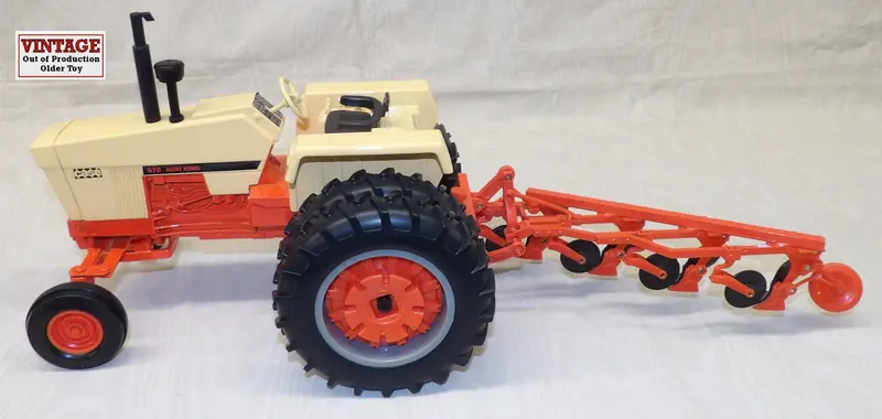 14197 1/16 Scale Case 970 Agri King Tractor with 4-Bottom Plow Attachment (No Box, As-Is)