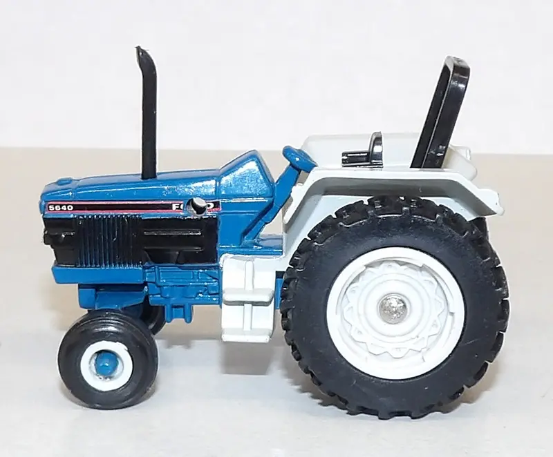 1:64 Ford 5640 Tractor with ROPS – Loader Removed, As-Is Condition