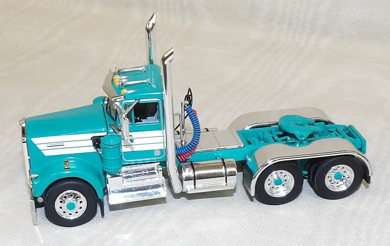 1:64 Kenworth W900A Day Cab – Turquoise and White Finish (No Packaging)
