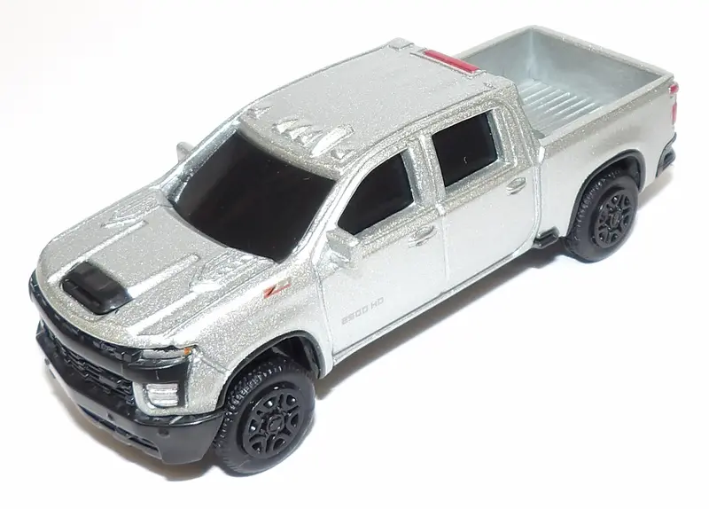 2020 Chevrolet Silverado 2500HD – Metallic Silver 1:64 Scale Pickup Truck