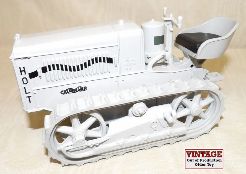 #2438DA 1/16 Holt 2-Ton Track-Layer Tractor – Limited Edition Model