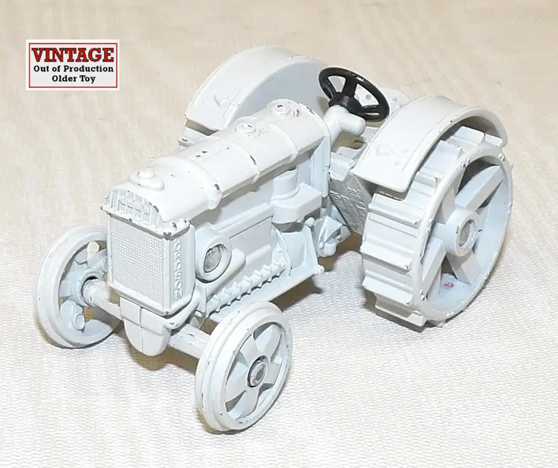 #2526EO 1/43 Gray English Fordson Tractor – Open Box, Sold As-Is