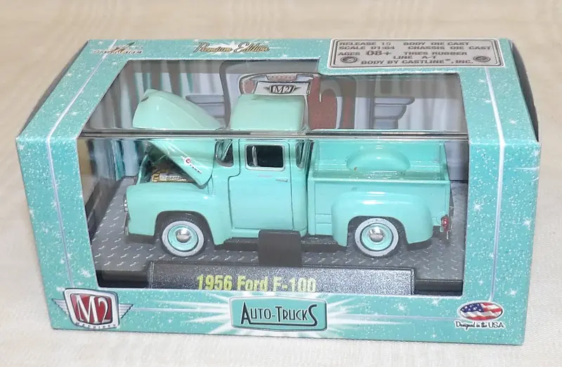 32527 1956 Ford F-100 Pickup – 1:64 Turquoise Retro Truck Figure