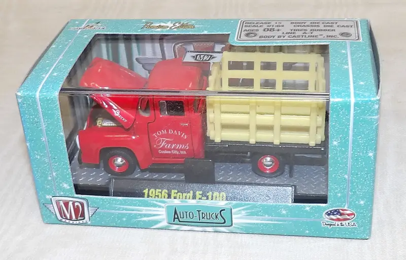 32528 Tom Davis Farms 1956 Ford F-100 Stakebed – 1:64 Red Farm Truck Model