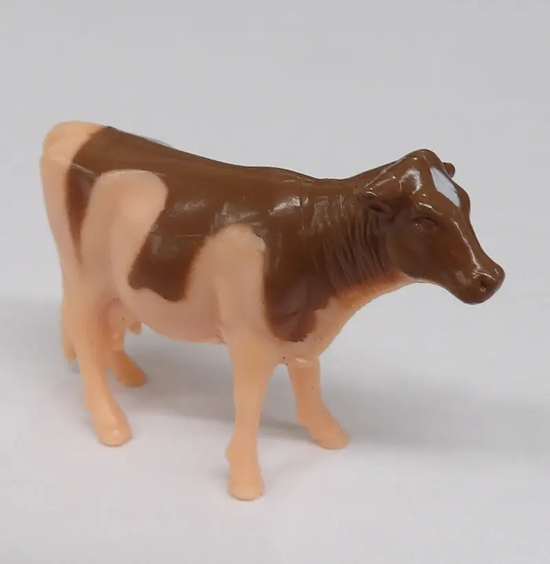 #37664 1/64 Guernsey Cow Animal Figure – Detailed Dairy Breed Replica