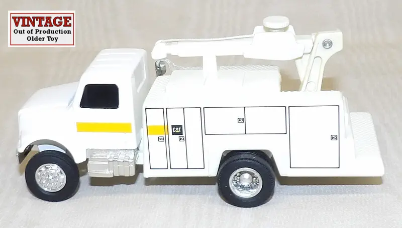Caterpillar International Utility Truck (1:64) – Unboxed, Sold As-Is