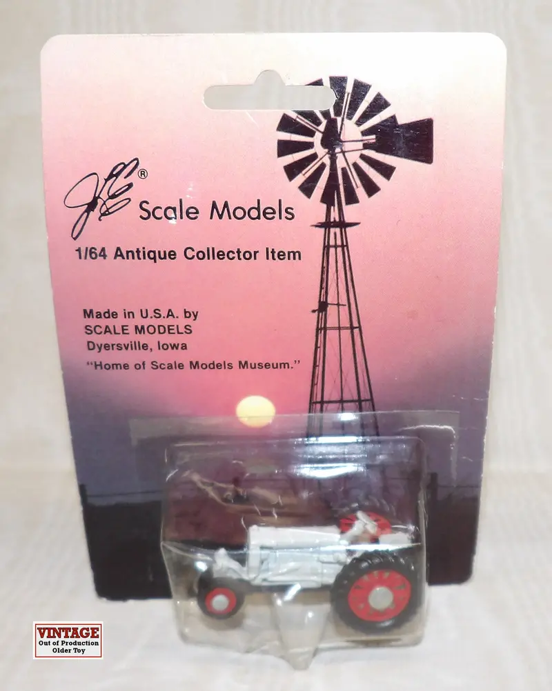 Fordson Model F Tractor – 1:64 Scale Vintage Farm Vehicle with Rubber Tires