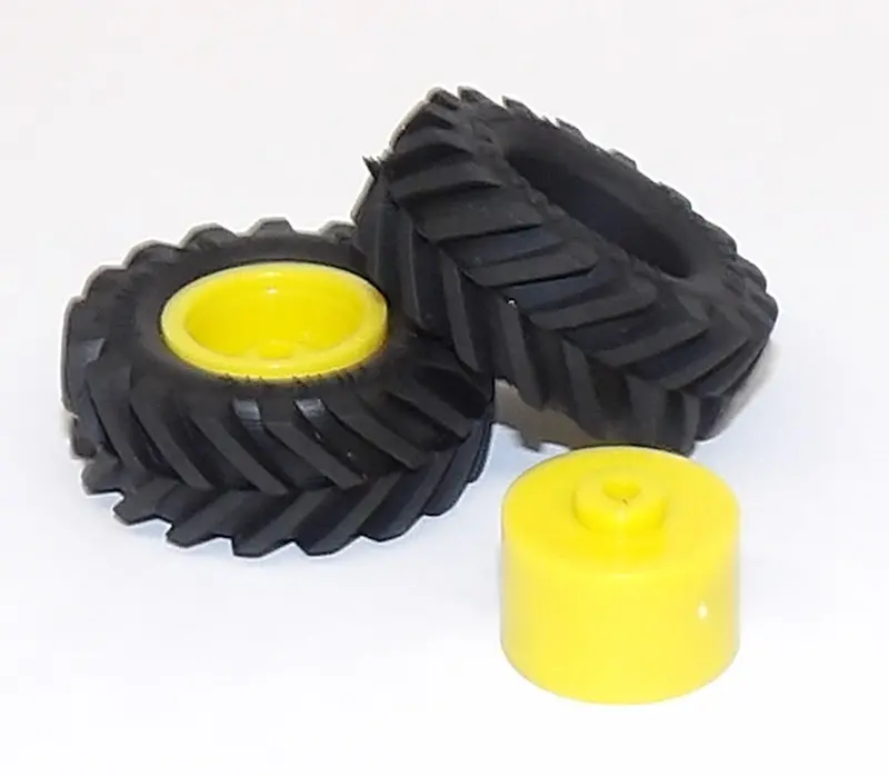 Pair of 1/64 Trelleborg 700/65×38 Rubber Tires – Yellow Rims (#SY216)