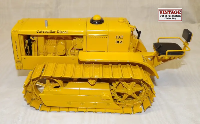 Vintage 1/16 Caterpillar D2 Orchard Tractor – 5U Series Track-Type Model (Pre-Owned)