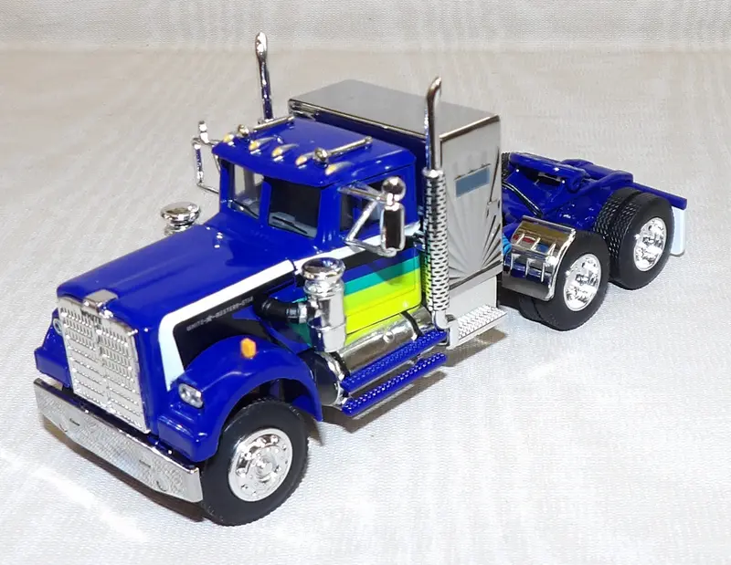 White Western Star 4900 Semi-Truck – 1:64 Vintage Sleeper Cab Model (No Box)